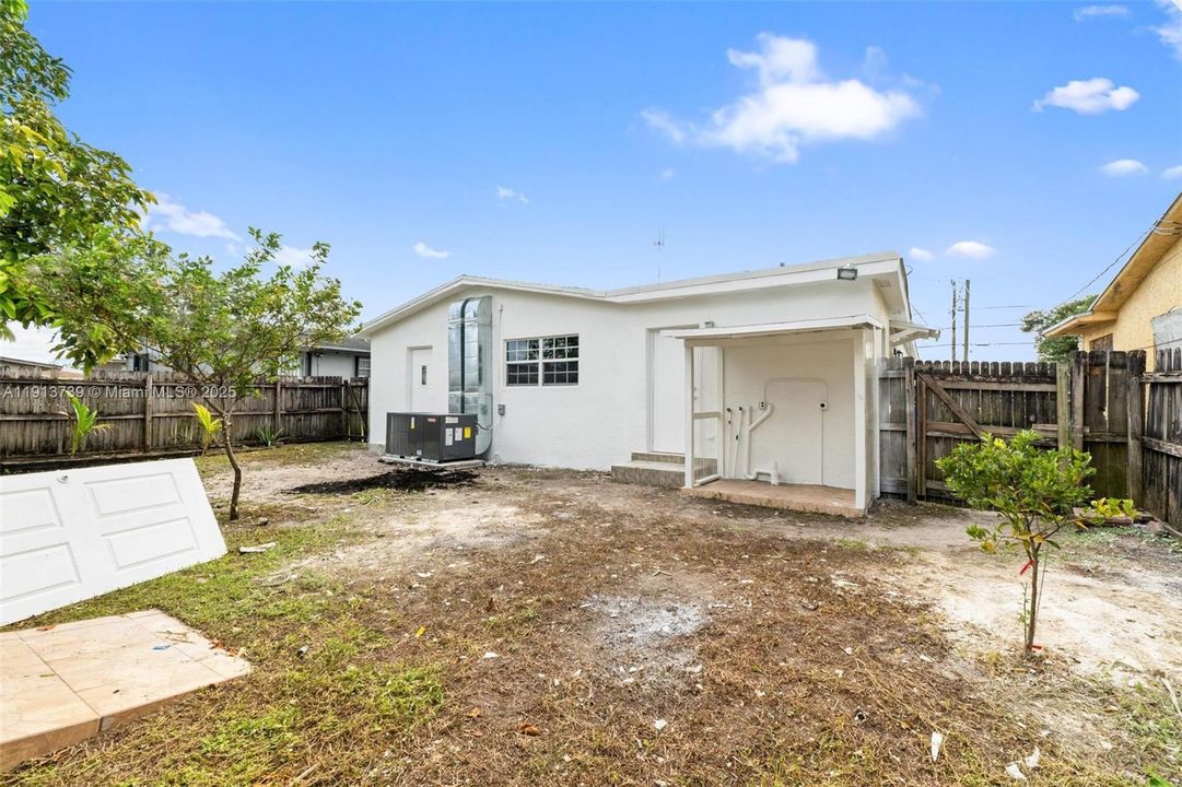 Active With Contract: $529,900 (5 beds, 3 baths, 1516 Square Feet)