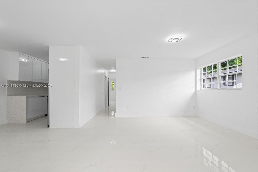 Active With Contract: $529,900 (5 beds, 3 baths, 1516 Square Feet)