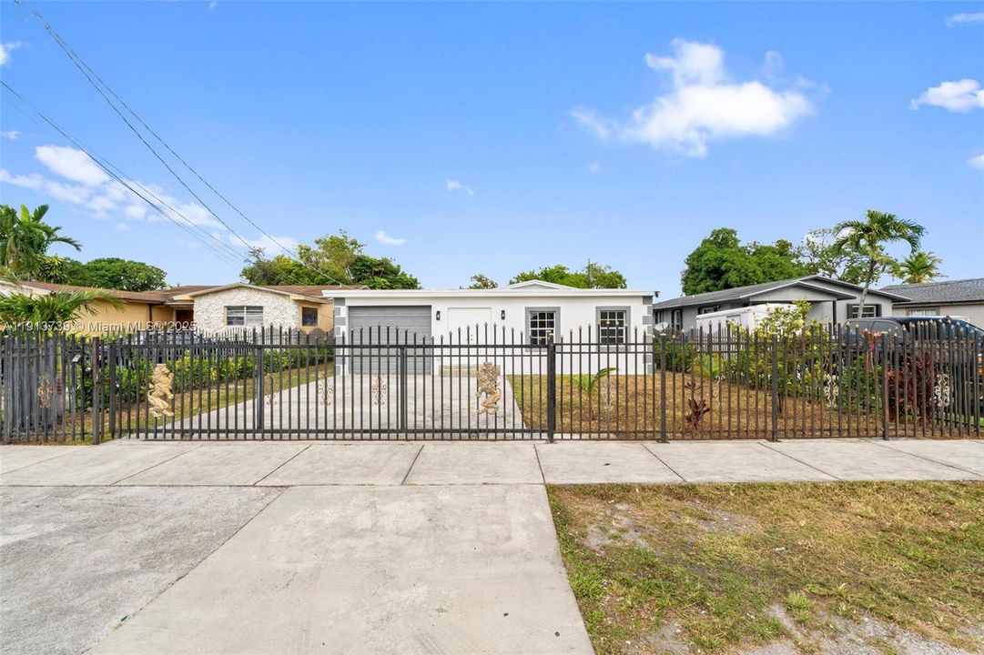 Active With Contract: $529,900 (5 beds, 3 baths, 1516 Square Feet)