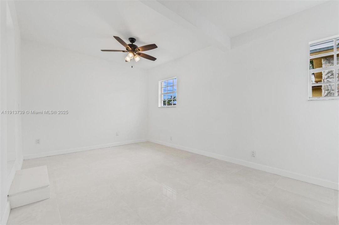 Active With Contract: $529,900 (5 beds, 3 baths, 1516 Square Feet)