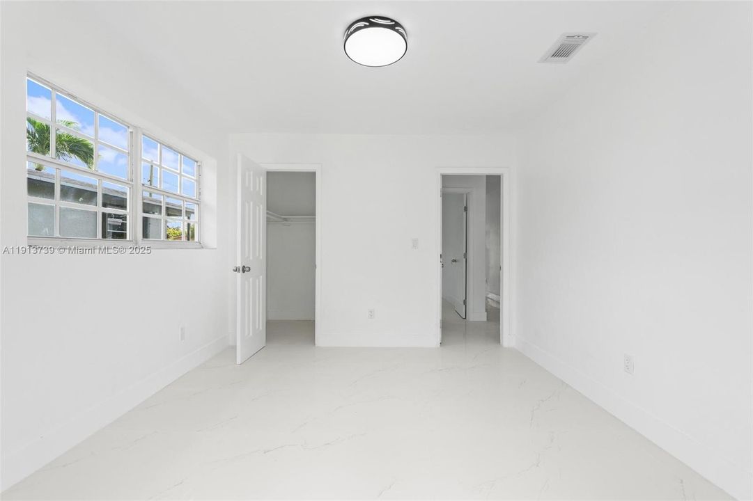 Active With Contract: $529,900 (5 beds, 3 baths, 1516 Square Feet)