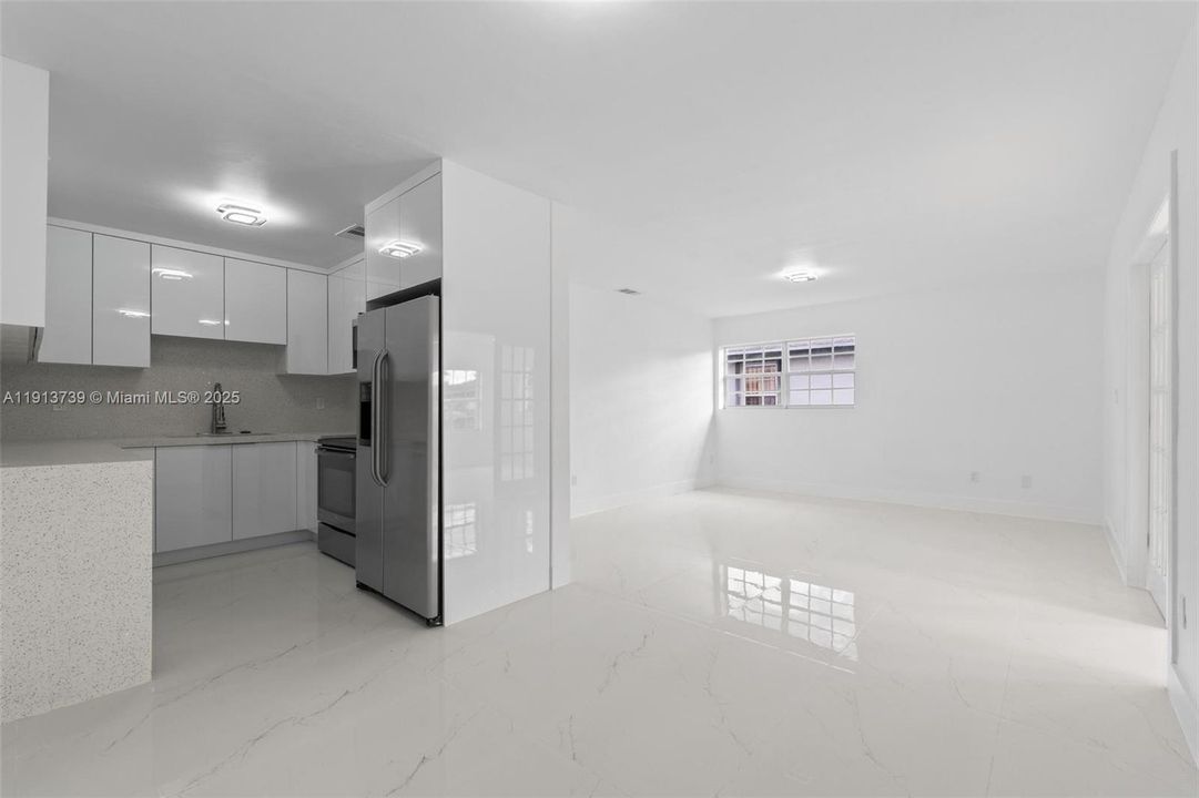 Active With Contract: $529,900 (5 beds, 3 baths, 1516 Square Feet)