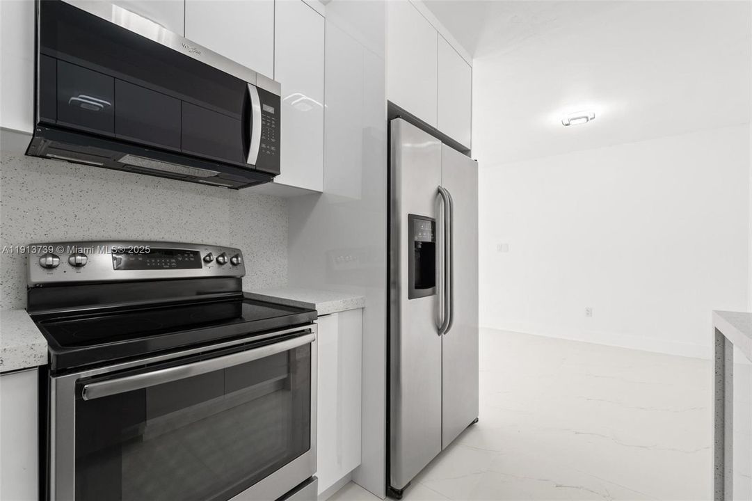 Active With Contract: $529,900 (5 beds, 3 baths, 1516 Square Feet)