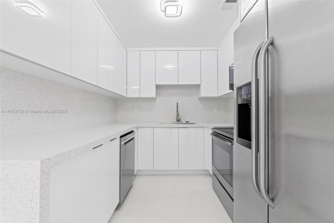 Active With Contract: $529,900 (5 beds, 3 baths, 1516 Square Feet)