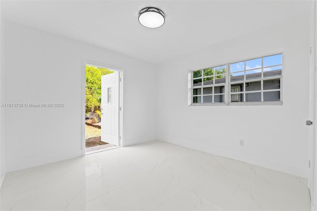 Active With Contract: $529,900 (5 beds, 3 baths, 1516 Square Feet)