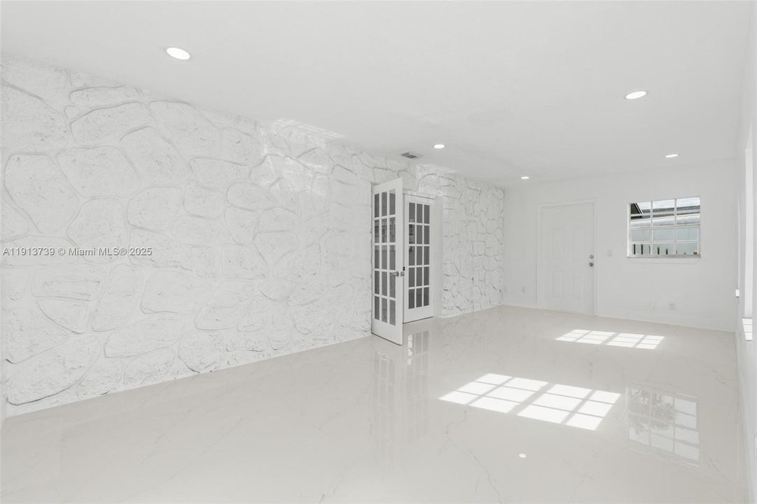 Active With Contract: $529,900 (5 beds, 3 baths, 1516 Square Feet)