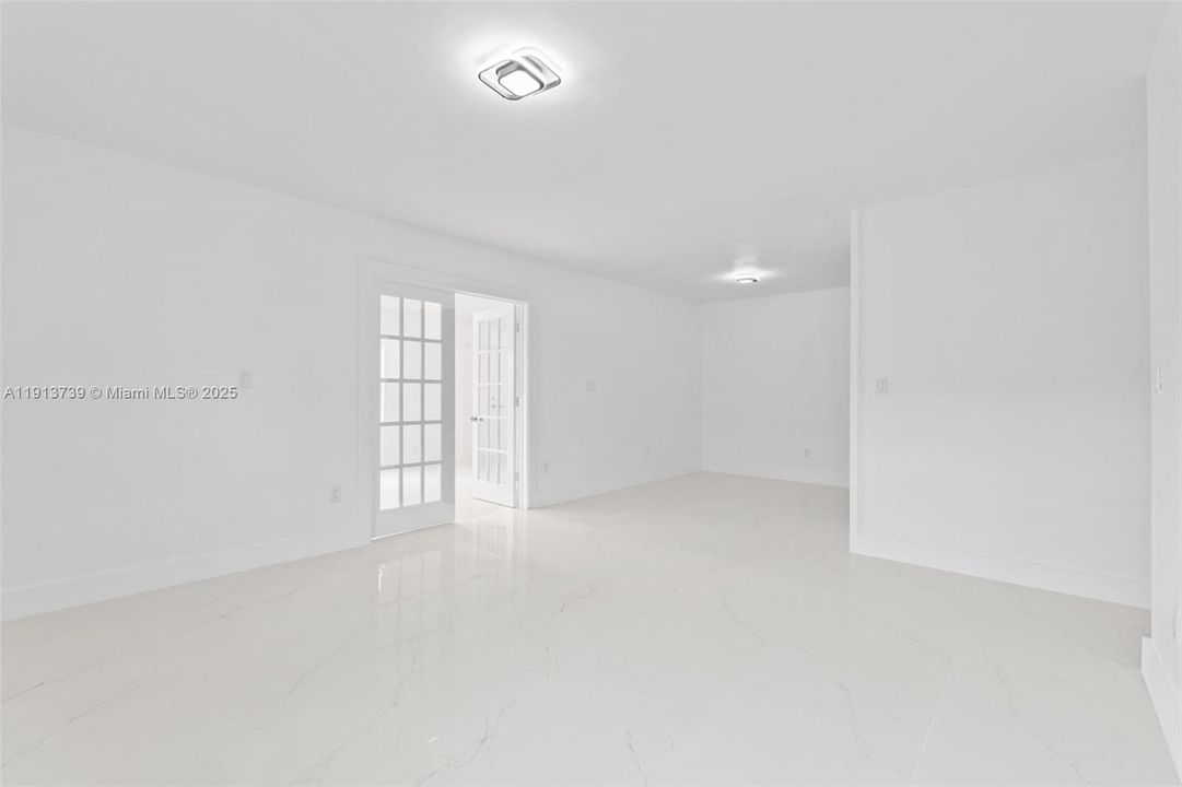 Active With Contract: $529,900 (5 beds, 3 baths, 1516 Square Feet)