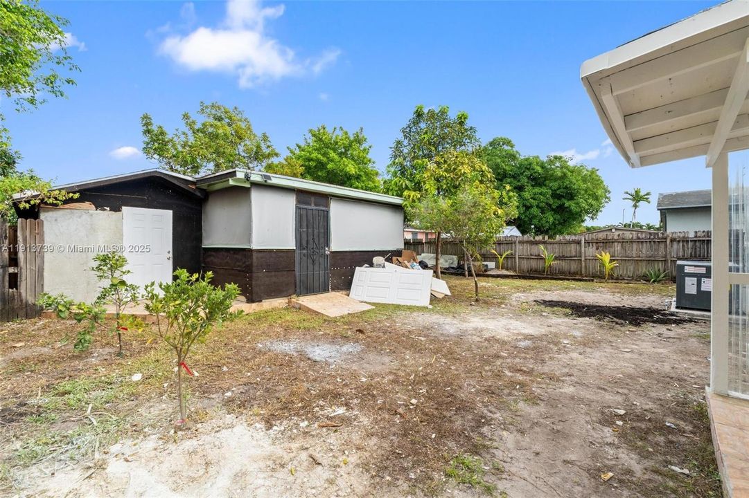 Active With Contract: $529,900 (5 beds, 3 baths, 1516 Square Feet)