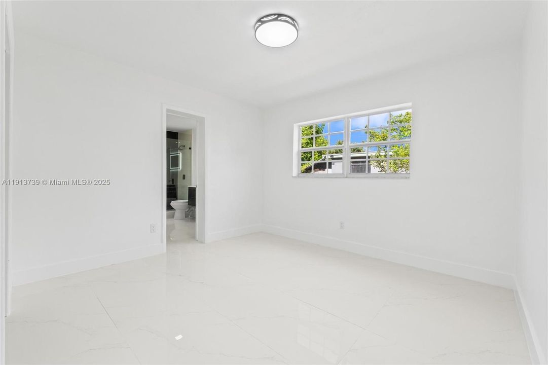 Active With Contract: $529,900 (5 beds, 3 baths, 1516 Square Feet)