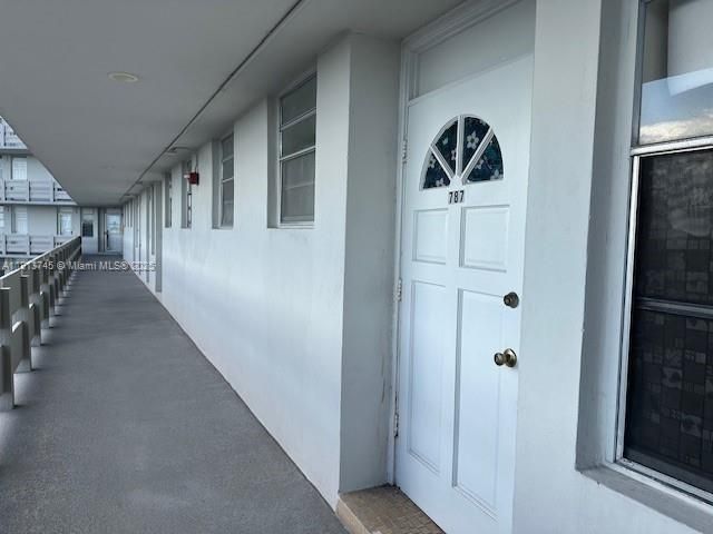 For Sale: $140,000 (1 beds, 1 baths, 921 Square Feet)