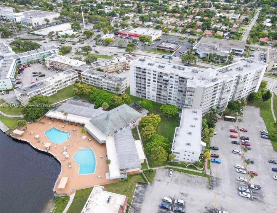 For Sale: $140,000 (1 beds, 1 baths, 921 Square Feet)