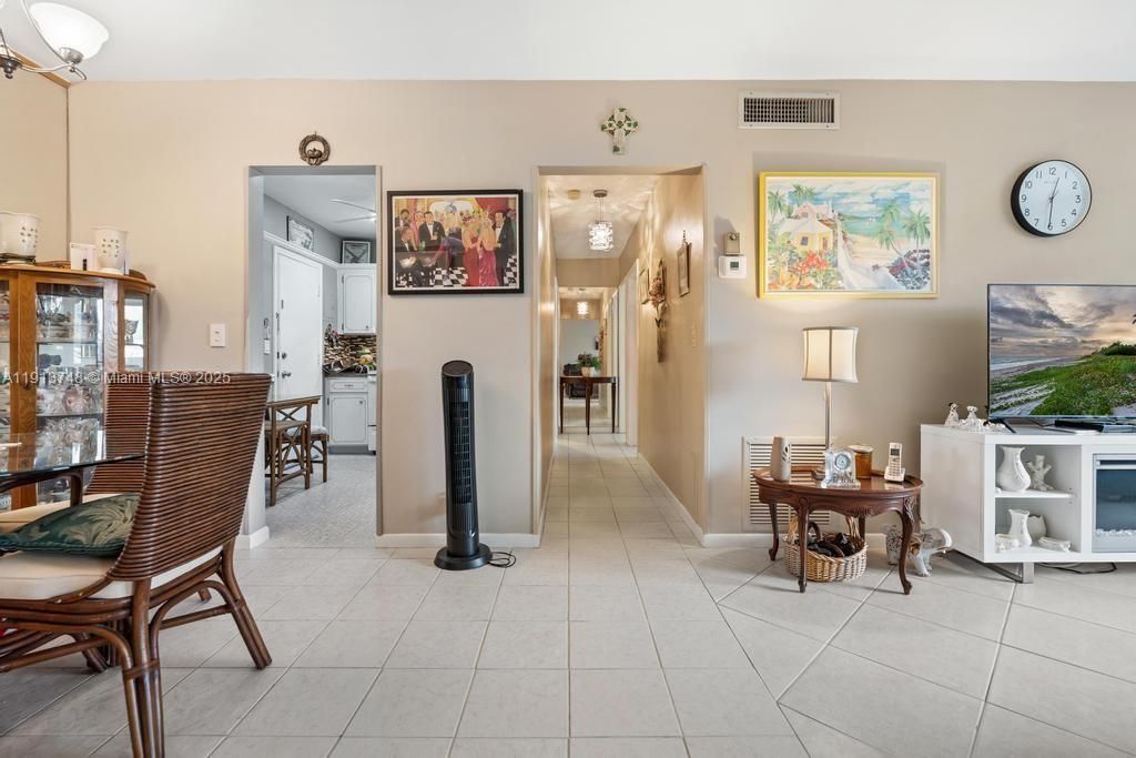 En Renta: $1,700 (2 camas, 2 baños, 930 Pies cuadrados)