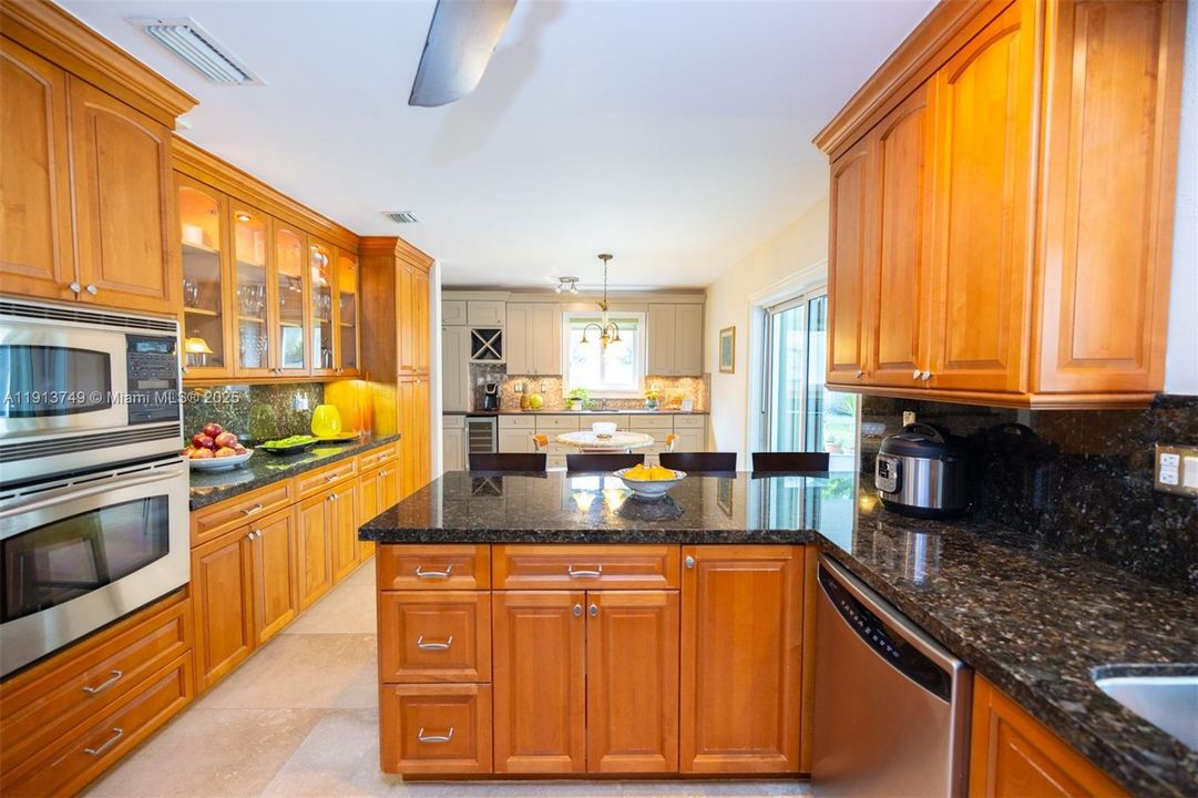 待售: $1,529,000 (4 贝兹, 3 浴室, 3218 平方英尺)