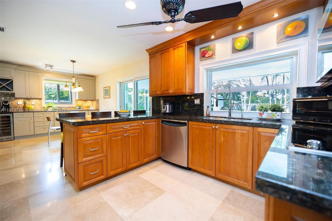 待售: $1,529,000 (4 贝兹, 3 浴室, 3218 平方英尺)