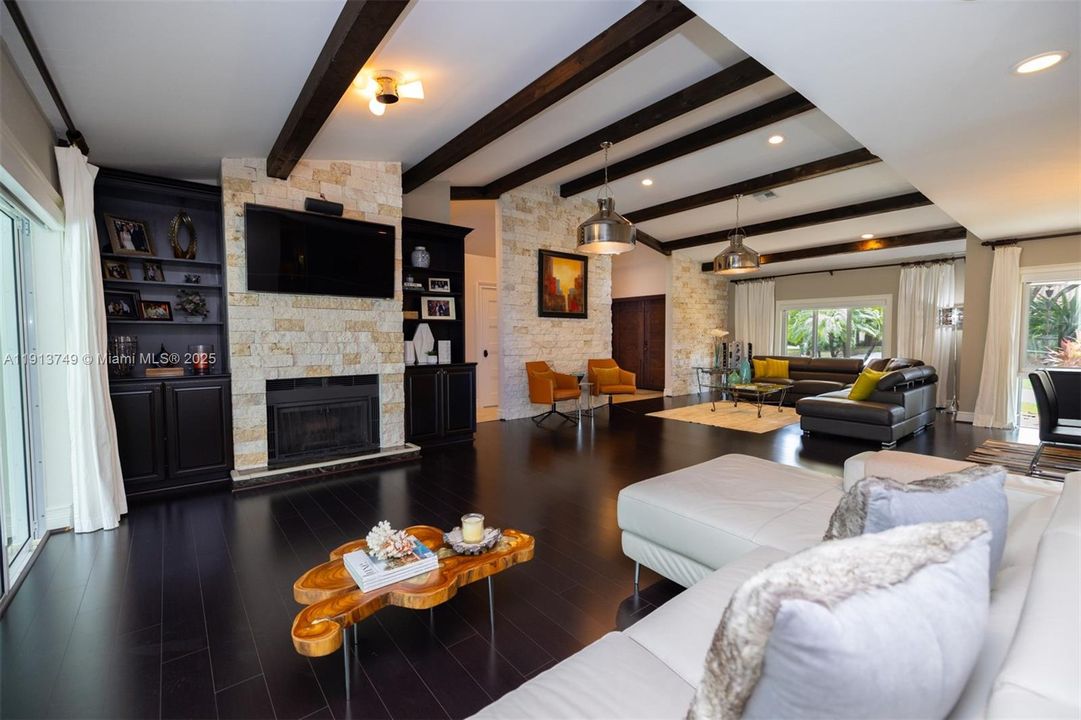 待售: $1,529,000 (4 贝兹, 3 浴室, 3218 平方英尺)