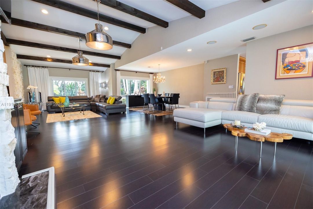 待售: $1,529,000 (4 贝兹, 3 浴室, 3218 平方英尺)