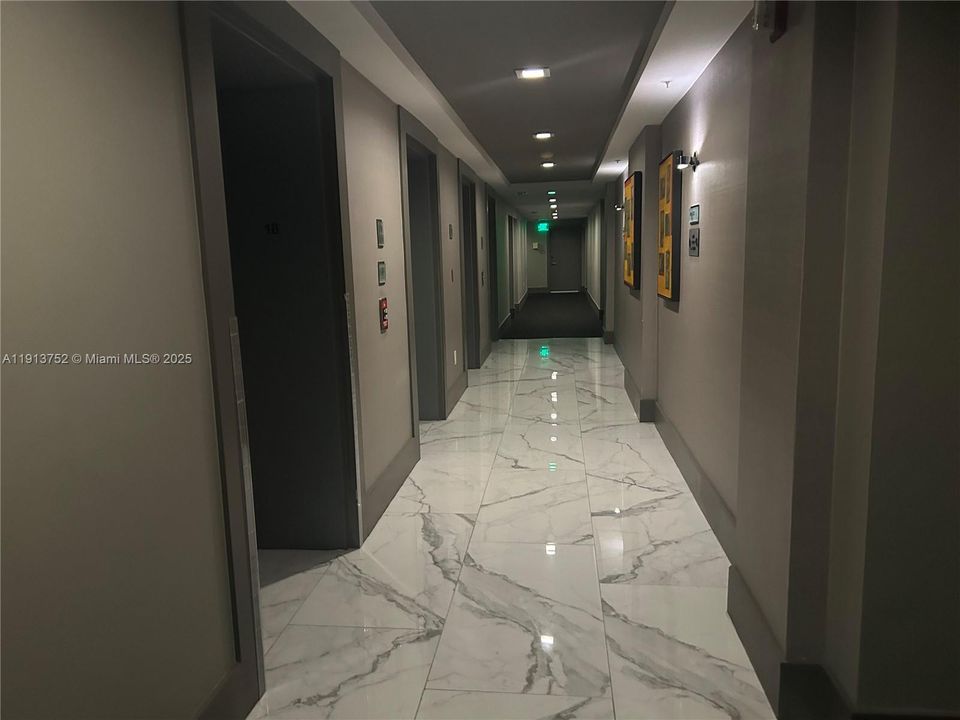 待售: $340,000 (1 贝兹, 1 浴室, 640 平方英尺)