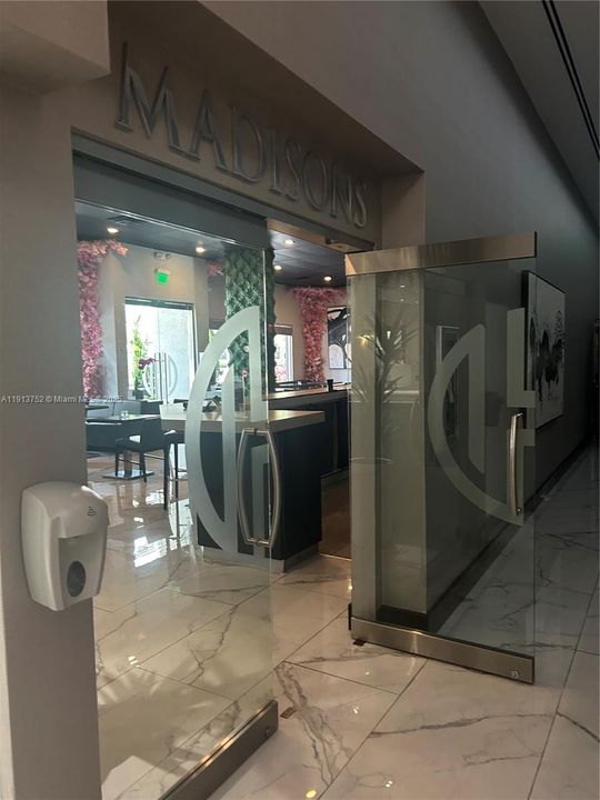 待售: $340,000 (1 贝兹, 1 浴室, 640 平方英尺)