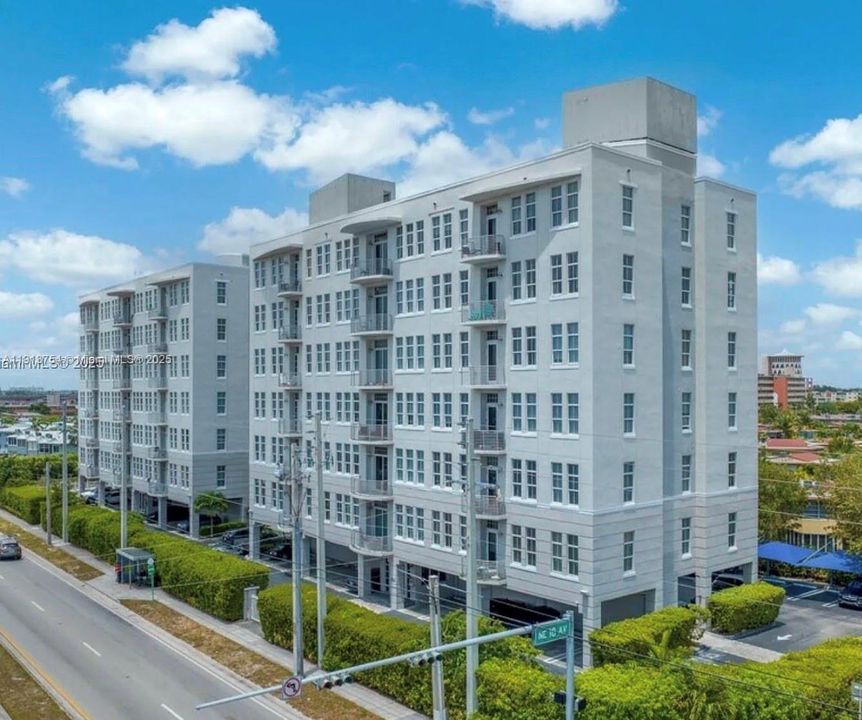 For Sale: $380,000 (2 beds, 2 baths, 1234 Square Feet)