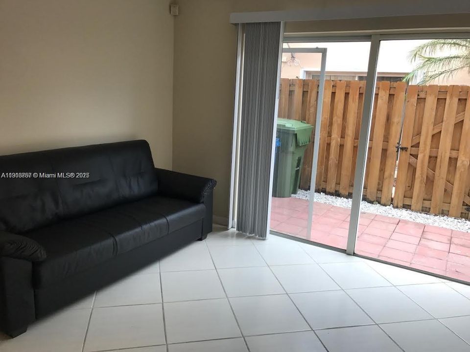 For Rent: $2,400 (2 beds, 2 baths, 1158 Square Feet)