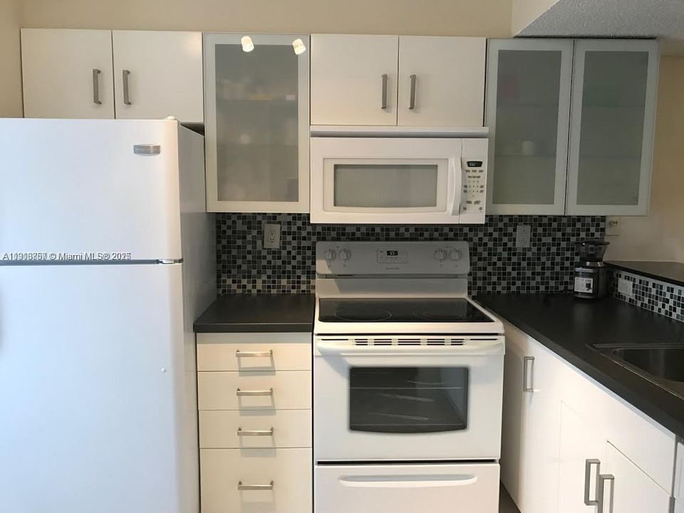 For Rent: $2,400 (2 beds, 2 baths, 1158 Square Feet)