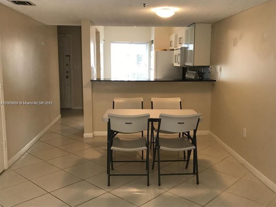 For Rent: $2,400 (2 beds, 2 baths, 1158 Square Feet)