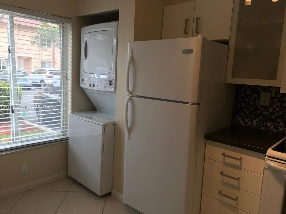 For Rent: $2,400 (2 beds, 2 baths, 1158 Square Feet)