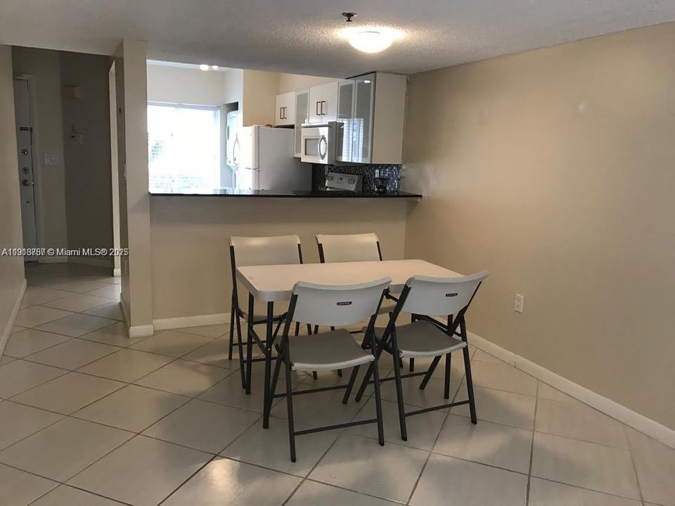 For Rent: $2,400 (2 beds, 2 baths, 1158 Square Feet)