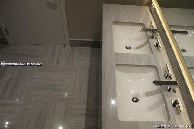 В аренду: $15,400 (2 спален, 2 ванн, 1704 Квадратных фут)