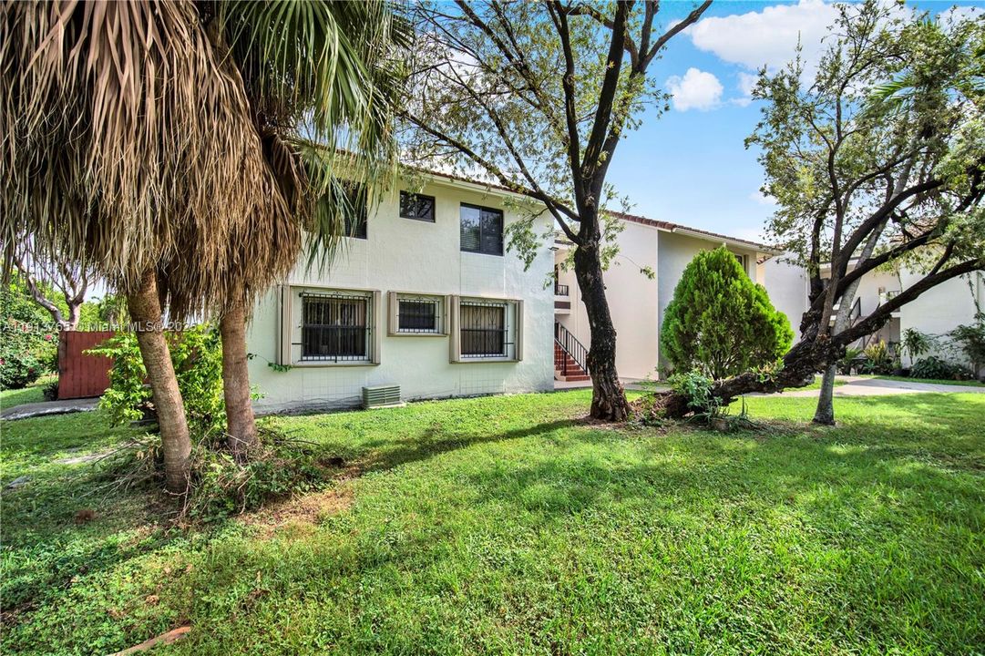 For Sale: $352,000 (3 beds, 2 baths, 1215 Square Feet)