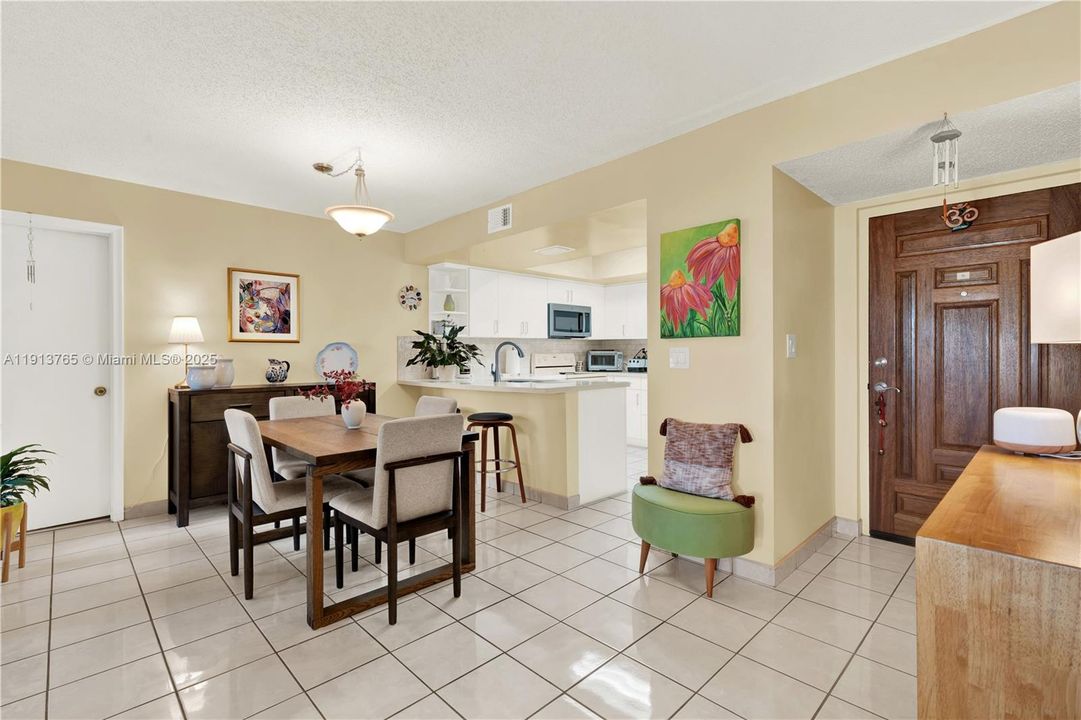 For Sale: $352,000 (3 beds, 2 baths, 1215 Square Feet)