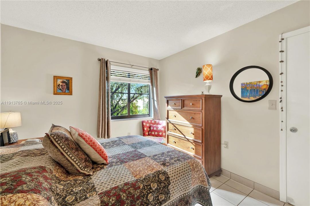 For Sale: $352,000 (3 beds, 2 baths, 1215 Square Feet)