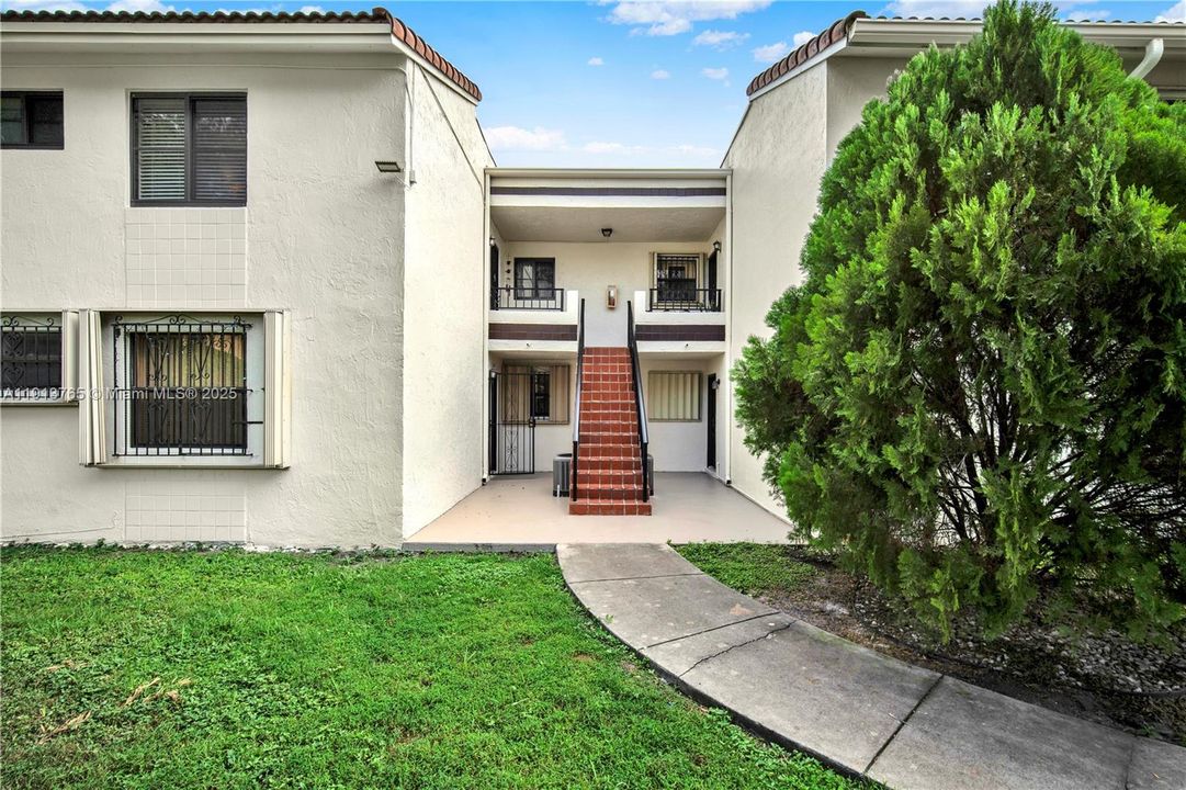 For Sale: $352,000 (3 beds, 2 baths, 1215 Square Feet)