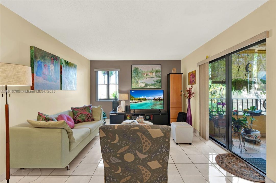 For Sale: $352,000 (3 beds, 2 baths, 1215 Square Feet)