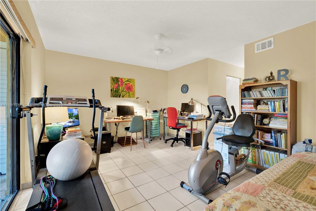 For Sale: $352,000 (3 beds, 2 baths, 1215 Square Feet)