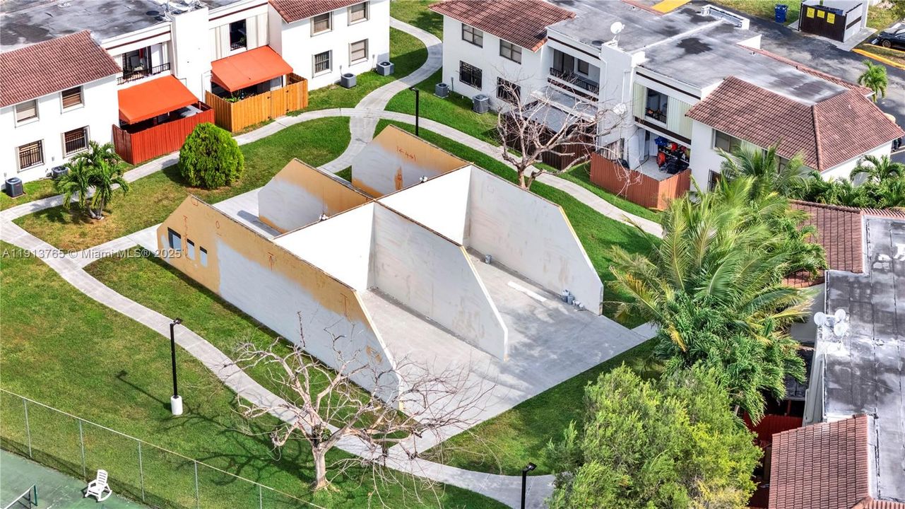 For Sale: $352,000 (3 beds, 2 baths, 1215 Square Feet)