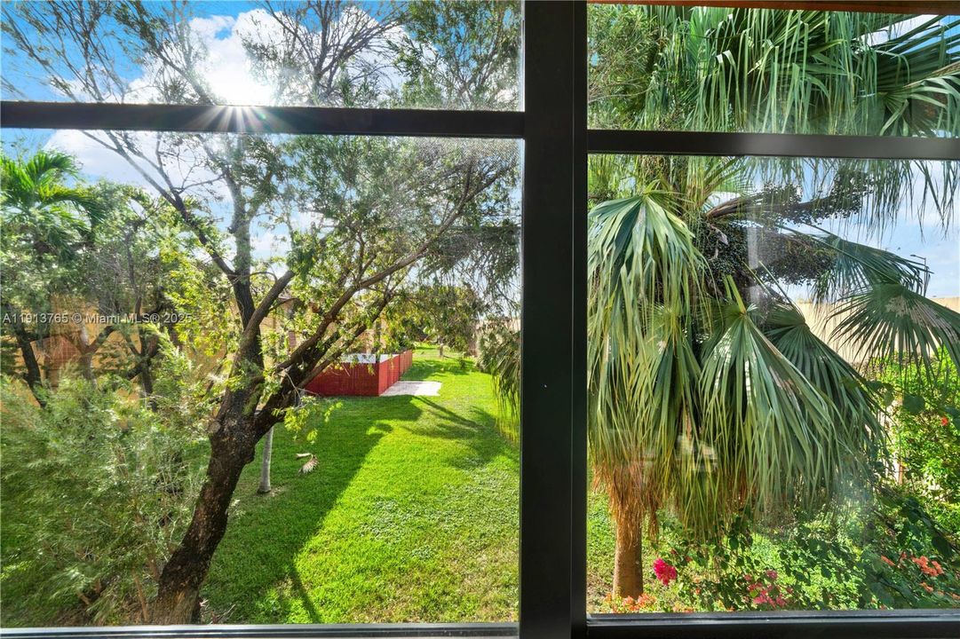 For Sale: $352,000 (3 beds, 2 baths, 1215 Square Feet)