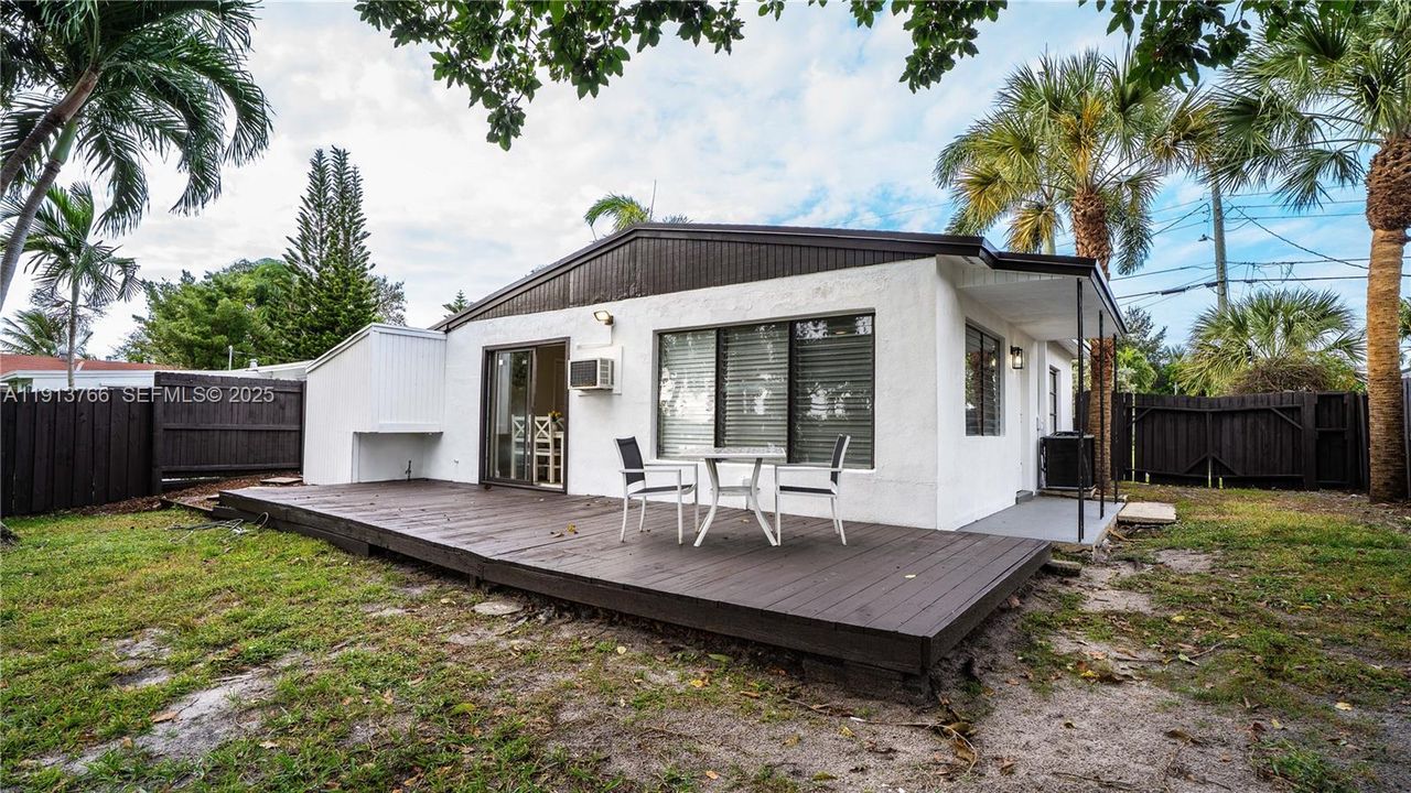 На продажу: $545,000 (2 спален, 1 ванн, 744 Квадратных фут)