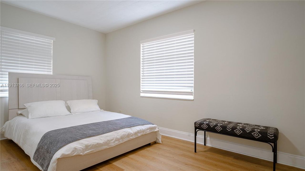 На продажу: $545,000 (2 спален, 1 ванн, 744 Квадратных фут)