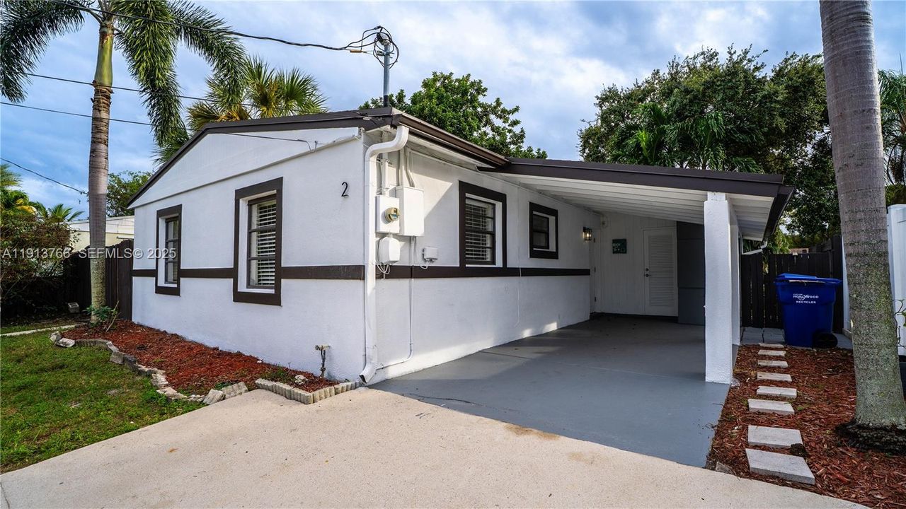 На продажу: $545,000 (2 спален, 1 ванн, 744 Квадратных фут)