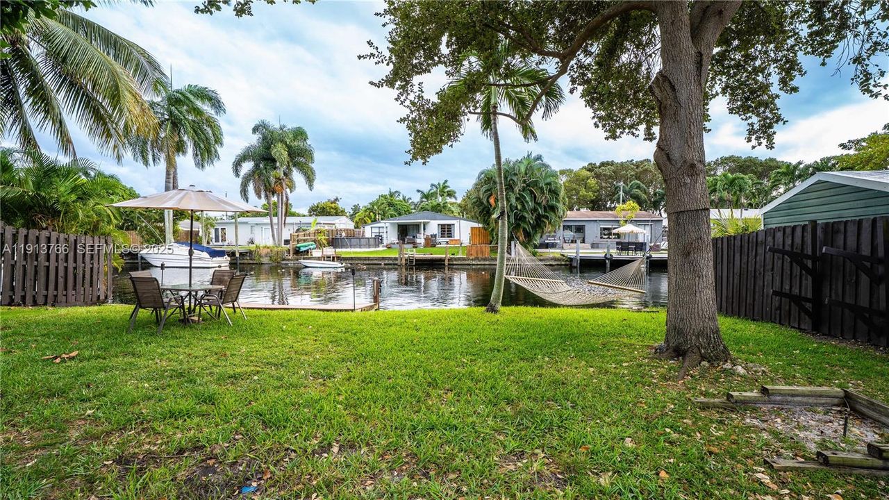 На продажу: $545,000 (2 спален, 1 ванн, 744 Квадратных фут)