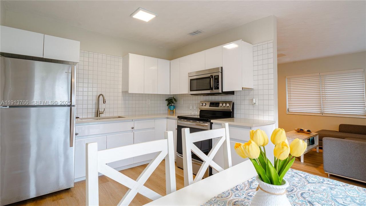 На продажу: $545,000 (2 спален, 1 ванн, 744 Квадратных фут)