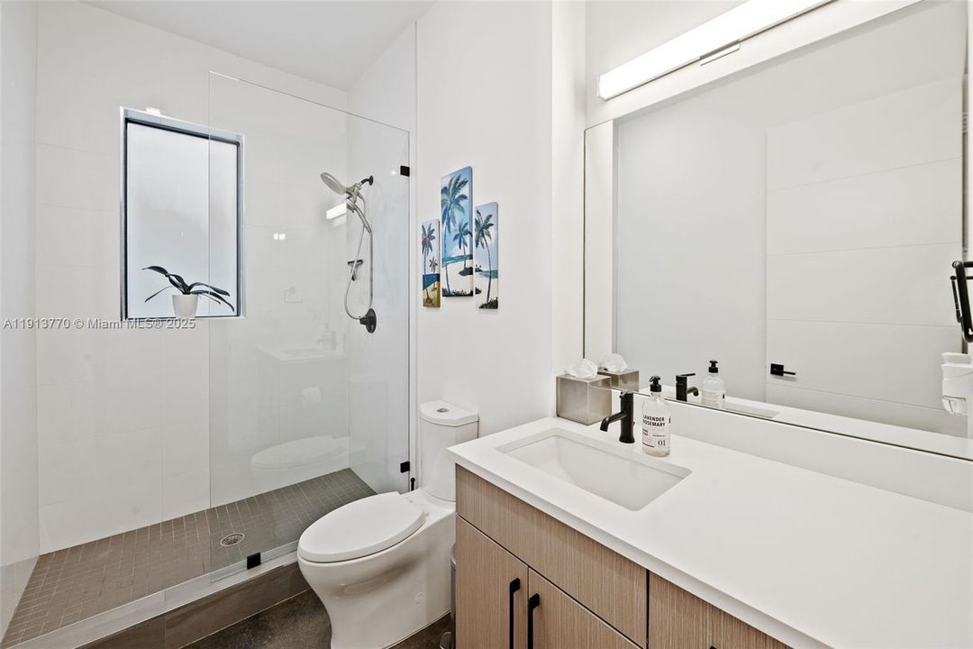 На продажу: $999,000 (3 спален, 3 ванн, 1906 Квадратных фут)