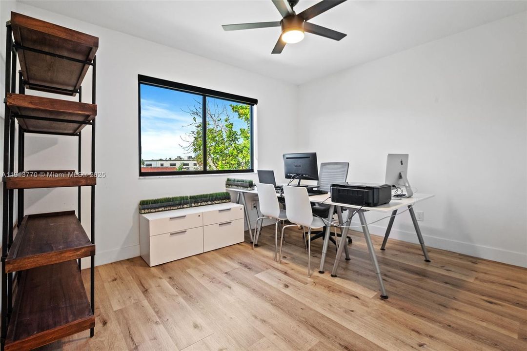 На продажу: $999,000 (3 спален, 3 ванн, 1906 Квадратных фут)