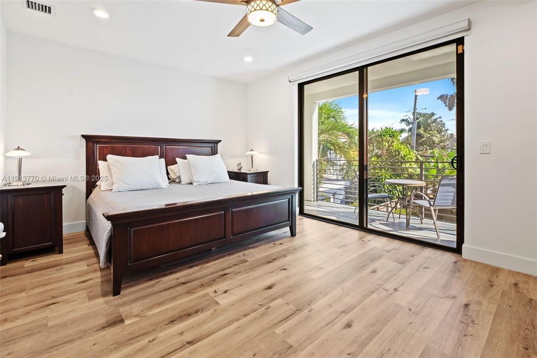 На продажу: $999,000 (3 спален, 3 ванн, 1906 Квадратных фут)