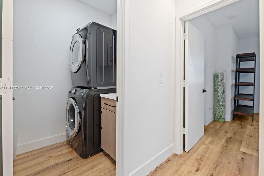 На продажу: $999,000 (3 спален, 3 ванн, 1906 Квадратных фут)