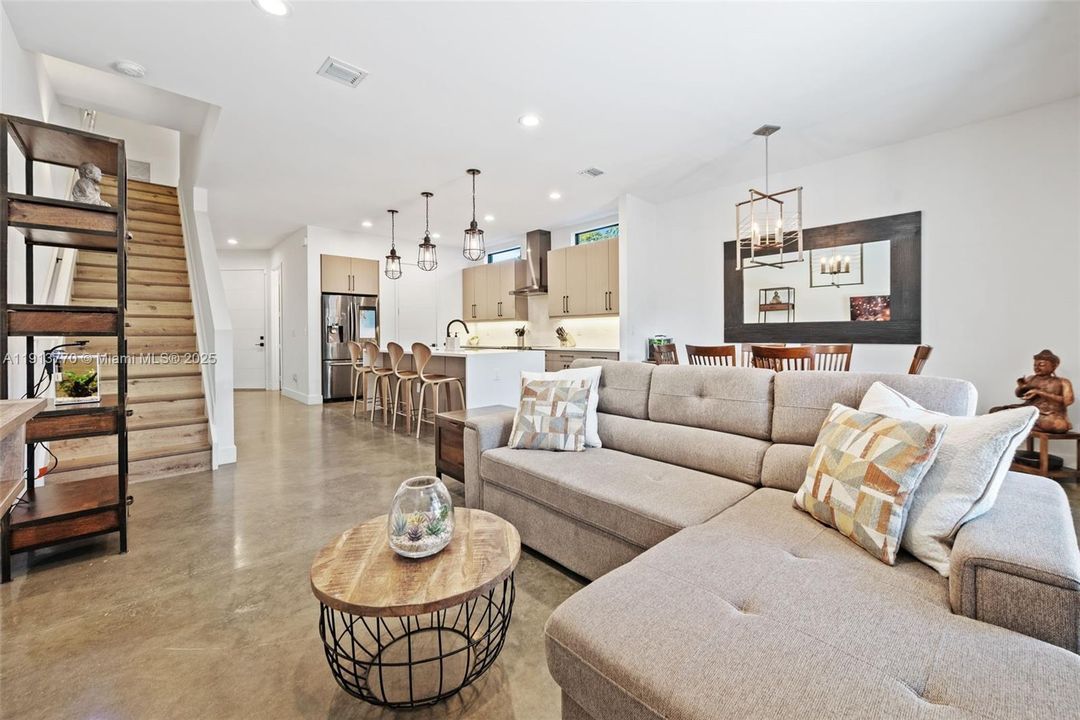 На продажу: $999,000 (3 спален, 3 ванн, 1906 Квадратных фут)