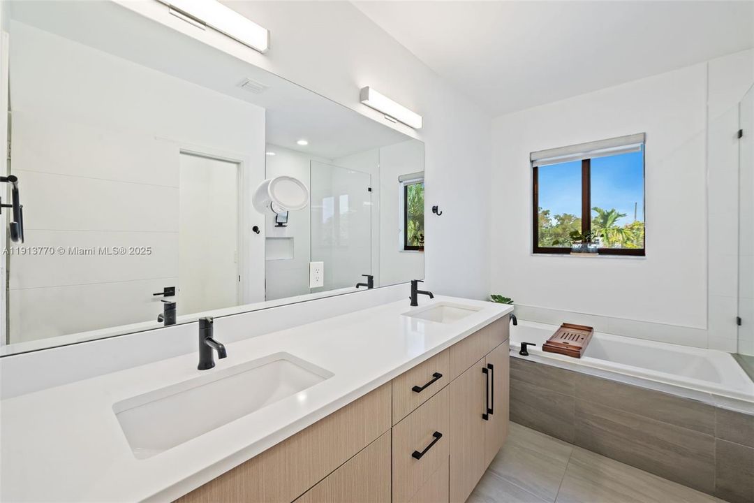 На продажу: $999,000 (3 спален, 3 ванн, 1906 Квадратных фут)