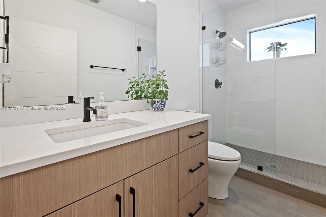 На продажу: $999,000 (3 спален, 3 ванн, 1906 Квадратных фут)