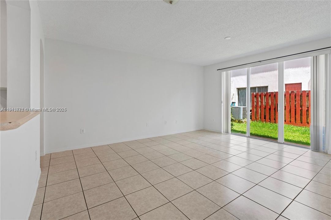 出租: $2,600 (4 贝兹, 3 浴室, 1544 平方英尺)